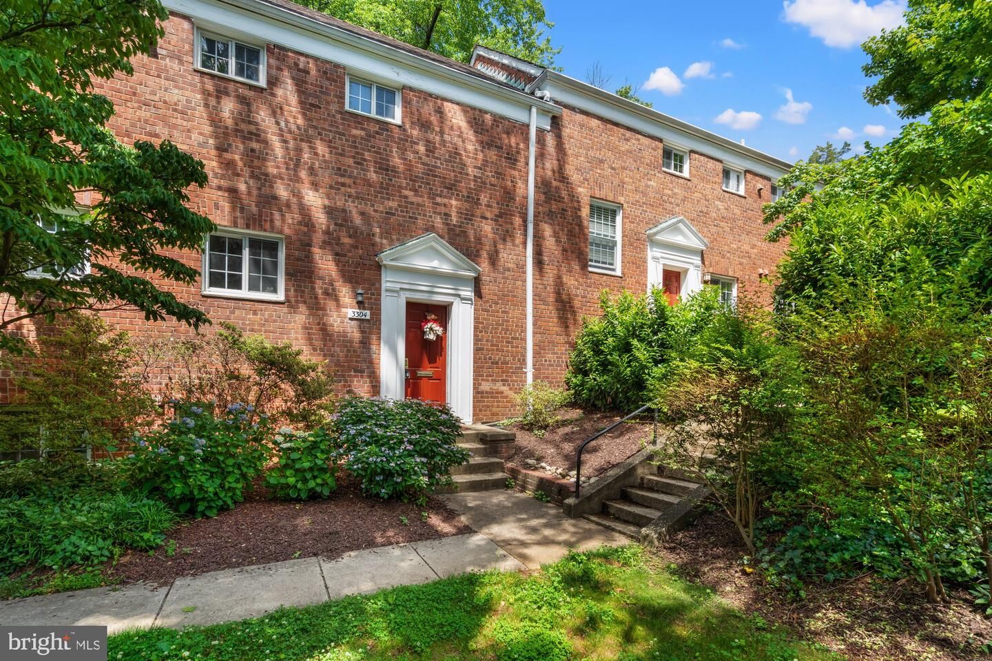 Property Photo:  3304 Gunston Road  VA 22302 