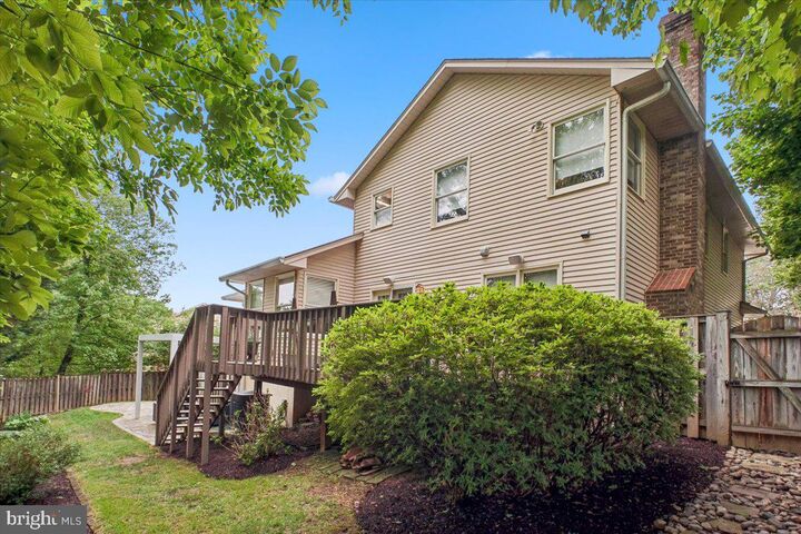 Property Photo:  10033 Glencroft Court  VA 22181 