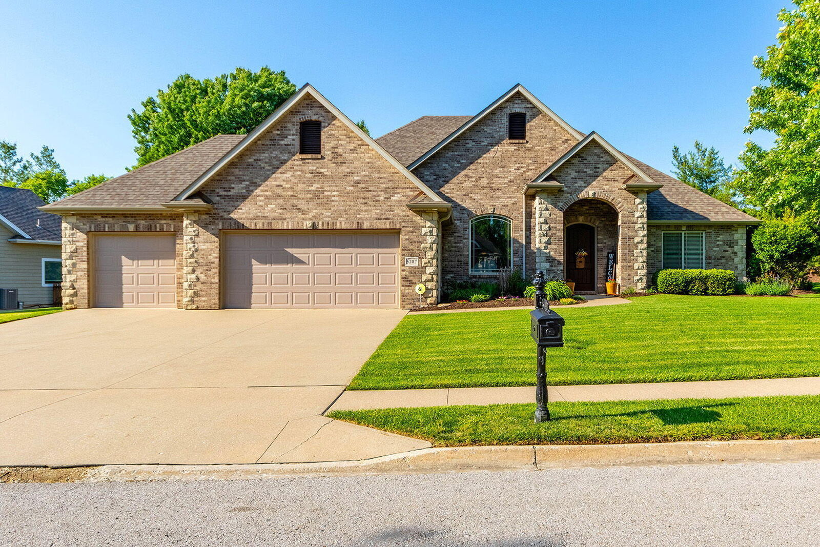 Property Photo:  5207 Thornbrook Pky  MO 65203 