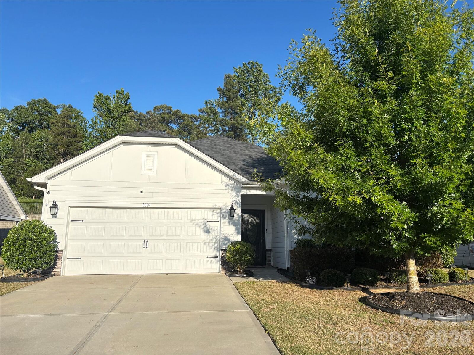 Property Photo: 8807 Pennegrove Circle NC 28214
