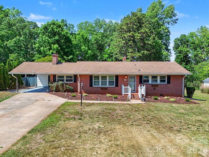 Property Photo:  1210 Edgedale Drive  NC 28144 