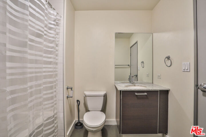 Property Photo:  645 W 9th St  CA 90015 