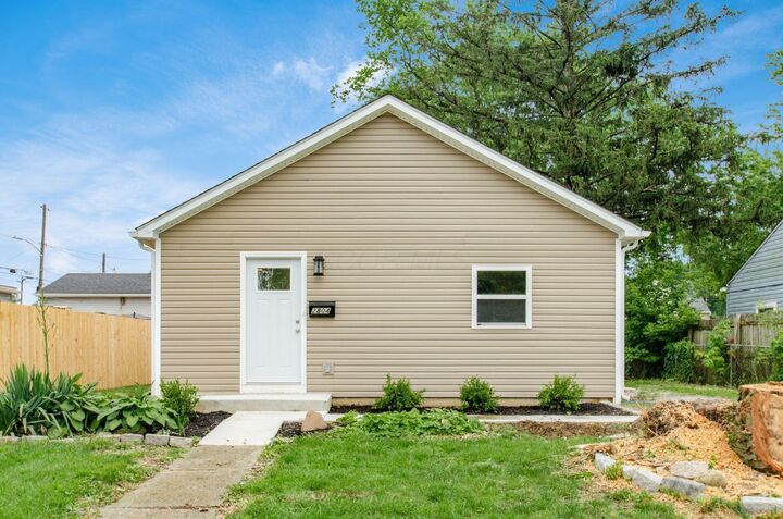 Property Photo: 2804 Grasmere Avenue OH 43211