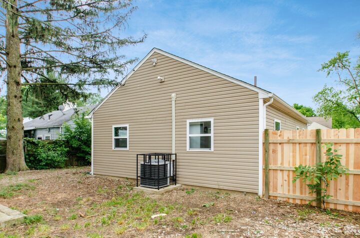 Property Photo:  2804 Grasmere Avenue  OH 43211 