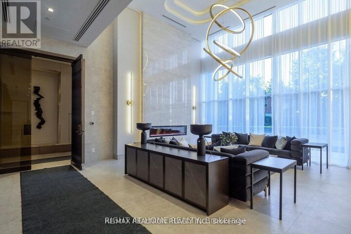 Property Photo:  8888 Yonge Street 514  ON L4C 6Z1 