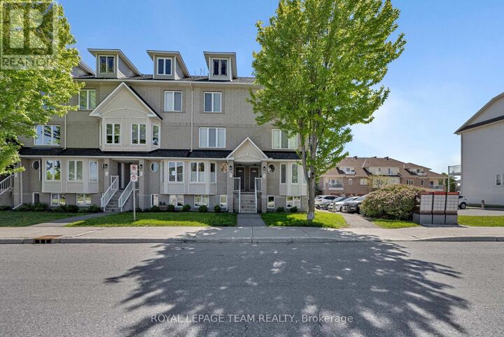 Property Photo:  85 Cresthaven Drive  ON K2G 6T9 