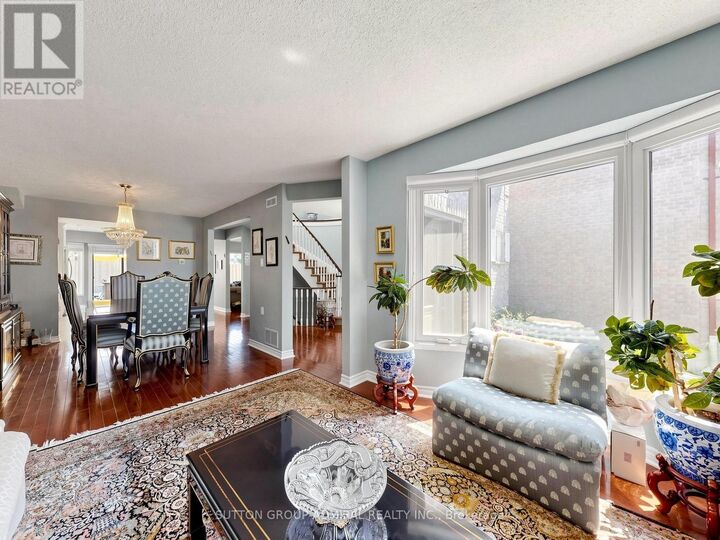 Property Photo:  20 Esther Crescent  ON L4J 3L4 
