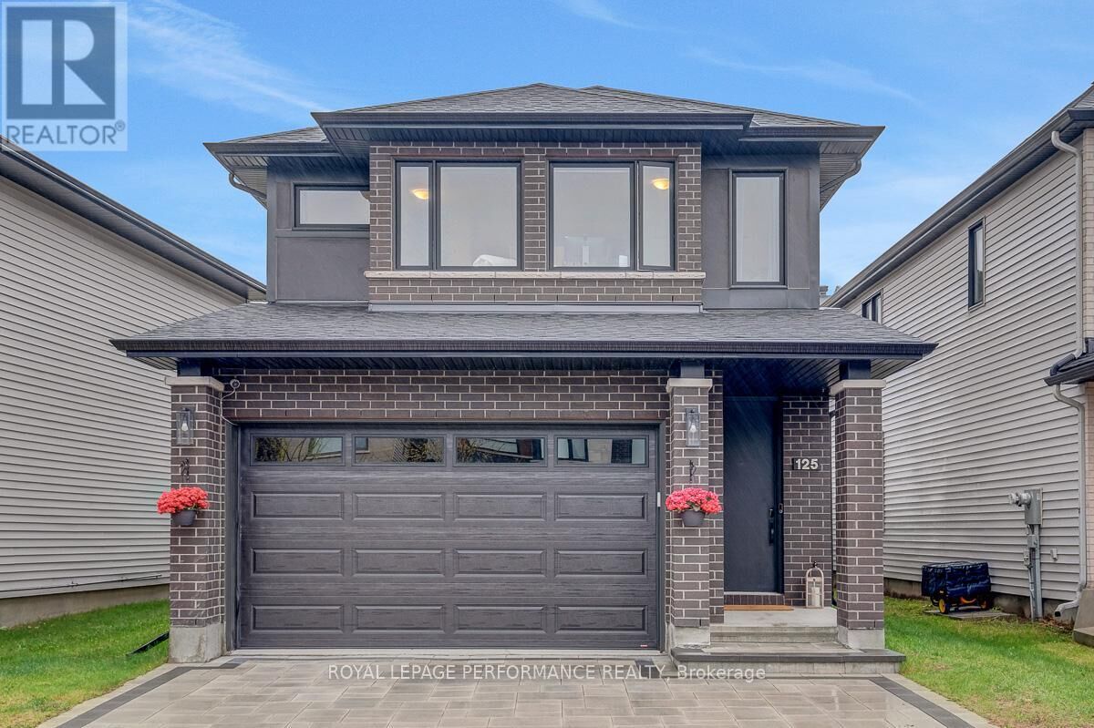 Property Photo:  125 Dun Skipper Drive  ON K1X 0G2 