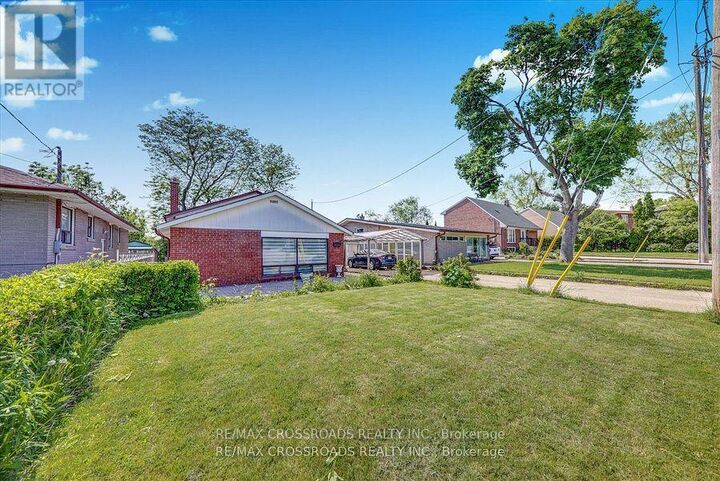 Property Photo: 18 Demarco Boulevard ON M6L 2W1
