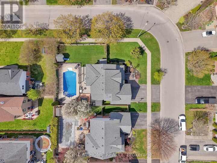 Property Photo:  75 Auburn Lane  ON L1E 2E9 