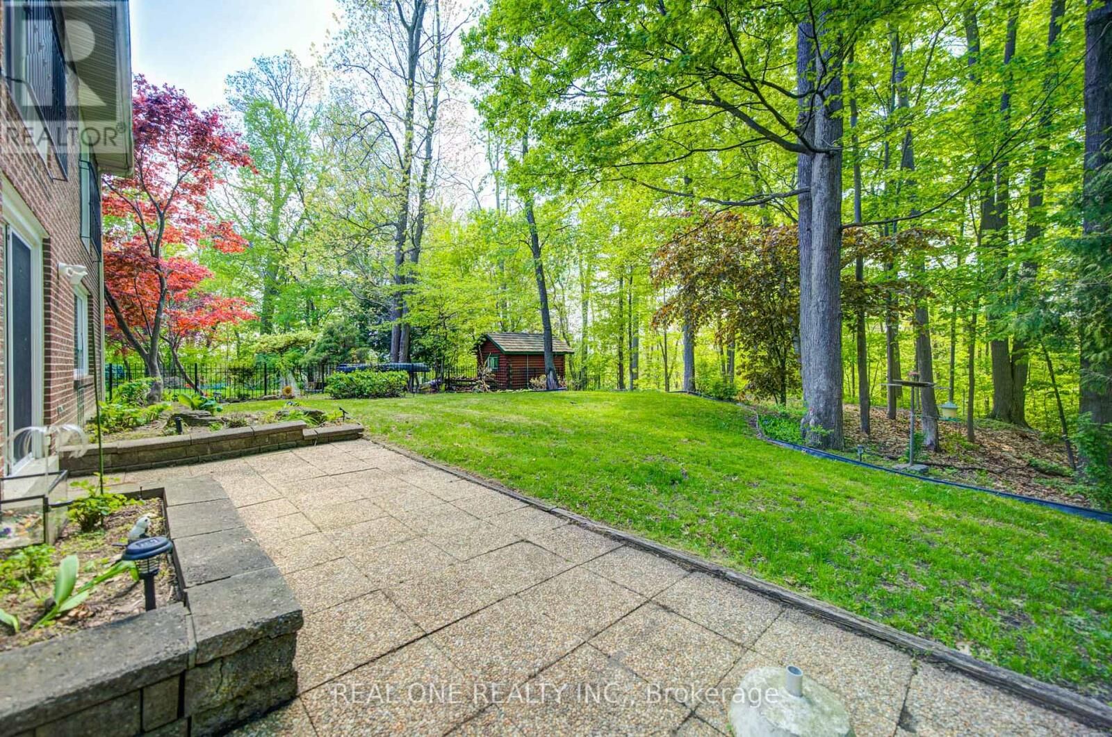 Property Photo:  1439 Ballyclare Drive  ON L5C 1J4 