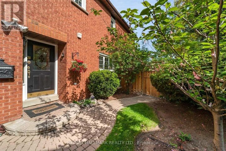 Property Photo:  5031 Northern Lights Circle  ON L5R 2P7 