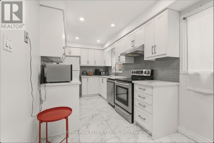 Property Photo: 5013 Northern Lights Circle ON L5R 2P7