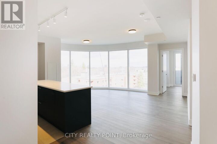 Property Photo:  2525 Bathurst Street 707  ON M6B 2Y9 