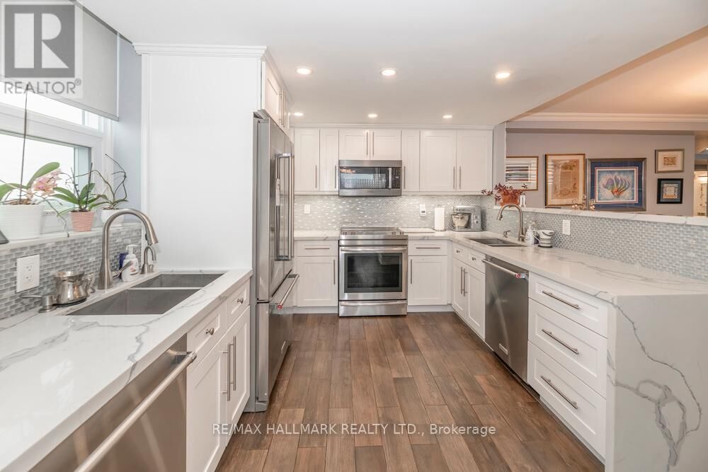 Property Photo:  7601 Bathurst Street 1004  ON L4J 4H5 