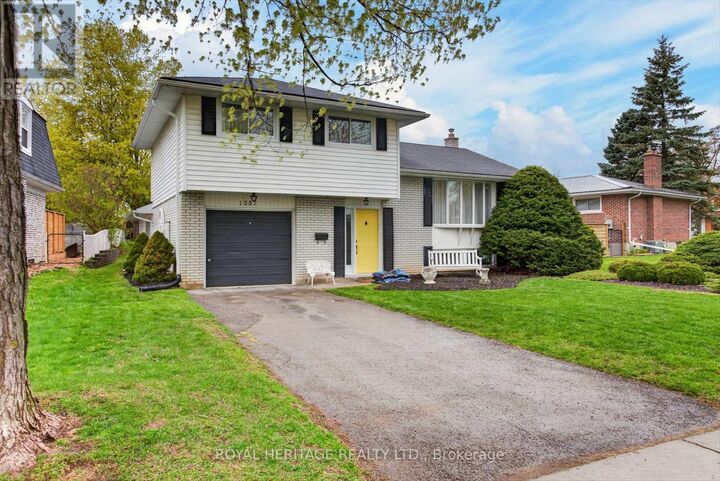 Property Photo: 1337 West Franklin Drive West ON K9H 6Z5
