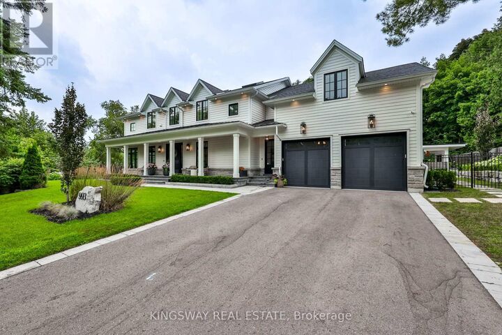 Property Photo: 993 Albertson Crescent ON L5H 3C6