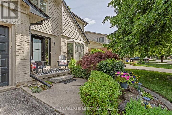 Property Photo:  71 Blackthorne Crescent  ON N6J 4B3 