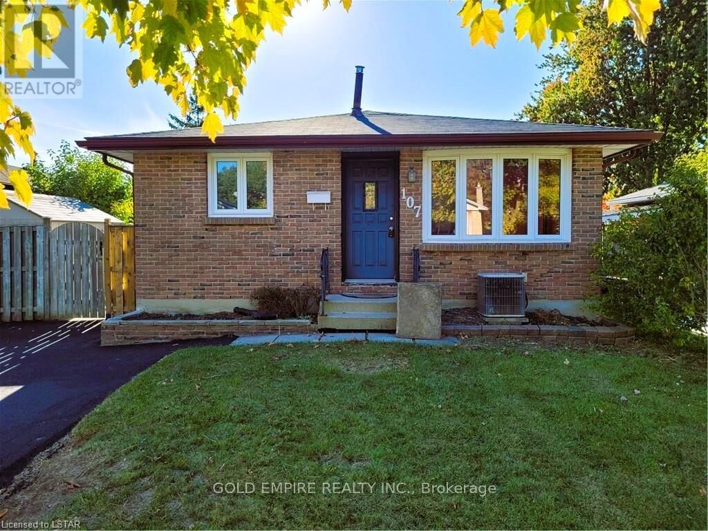 Property Photo:  107 Harding Crescent Main  ON N6E 1G2 