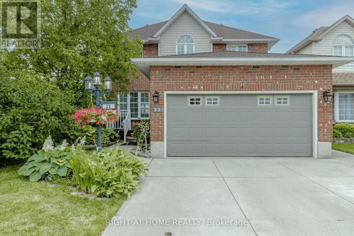 Property Photo:  32 Vineberg Drive  ON L9B 2P6 