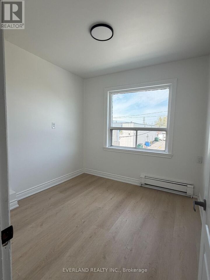 Property Photo:  247 Belgravia Avenue 2nd Floor  ON M6E 2M9 