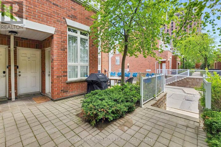 Property Photo: 12 Sudbury Street 1402 ON M6J 3W7