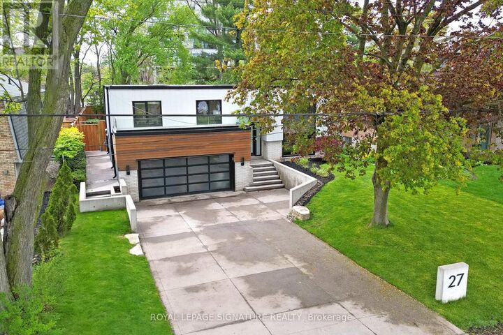 Property Photo:  27 Fairwood Place East  ON L7T 2B7 