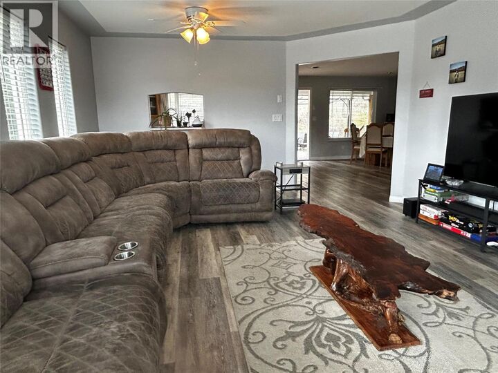 Property Photo: 2024 Mountain View Avenue BC V0E 2G0