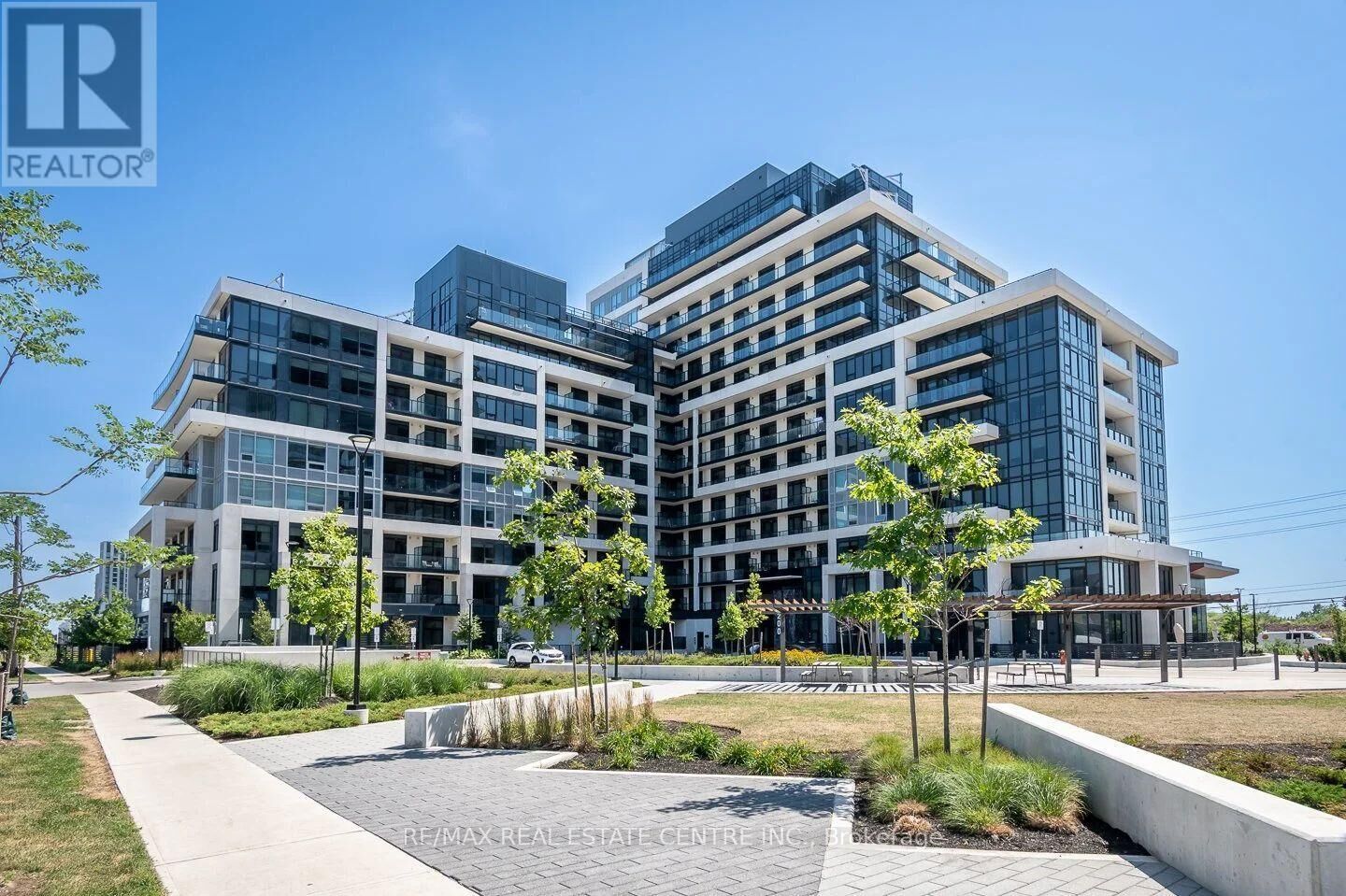 Property Photo: 3200 William Colston Avenue 914 ON L6H 7W6