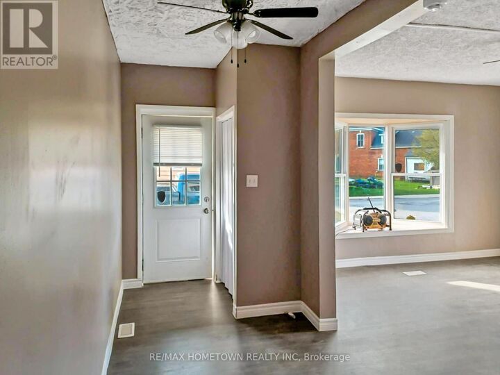 Property Photo:  5 Robinson Avenue  ON K7A 1K3 