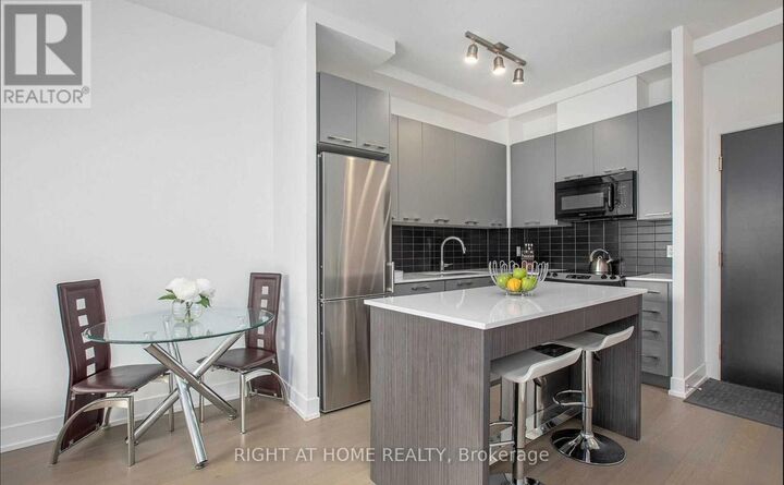 Property Photo:  9471 Yonge Street 316  ON L4C 1V4 
