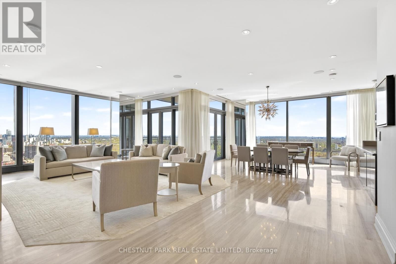 Property Photo: 50 Yorkville Avenue 4702 ON M4W 0A3