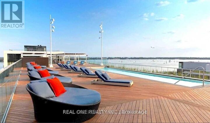 Property Photo:  15 Merchants' Wharf Street 833  ON M5A 0N8 