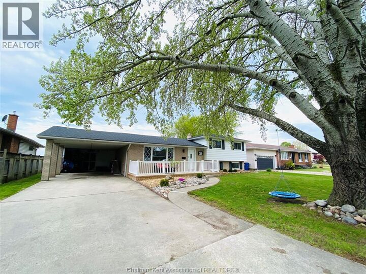 Property Photo:  622 Sandra Crescent  ON N8A 2C6 