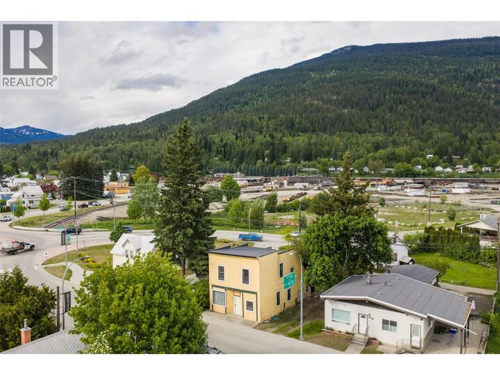 Property Photo: 604 Fourth Street East BC V0E 2S0