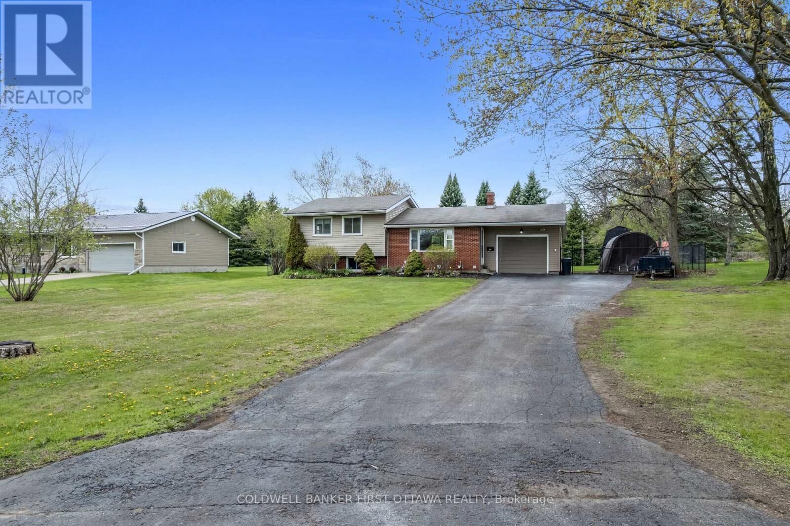 Property Photo:  114 Morris Road South  ON K7H 3A8 