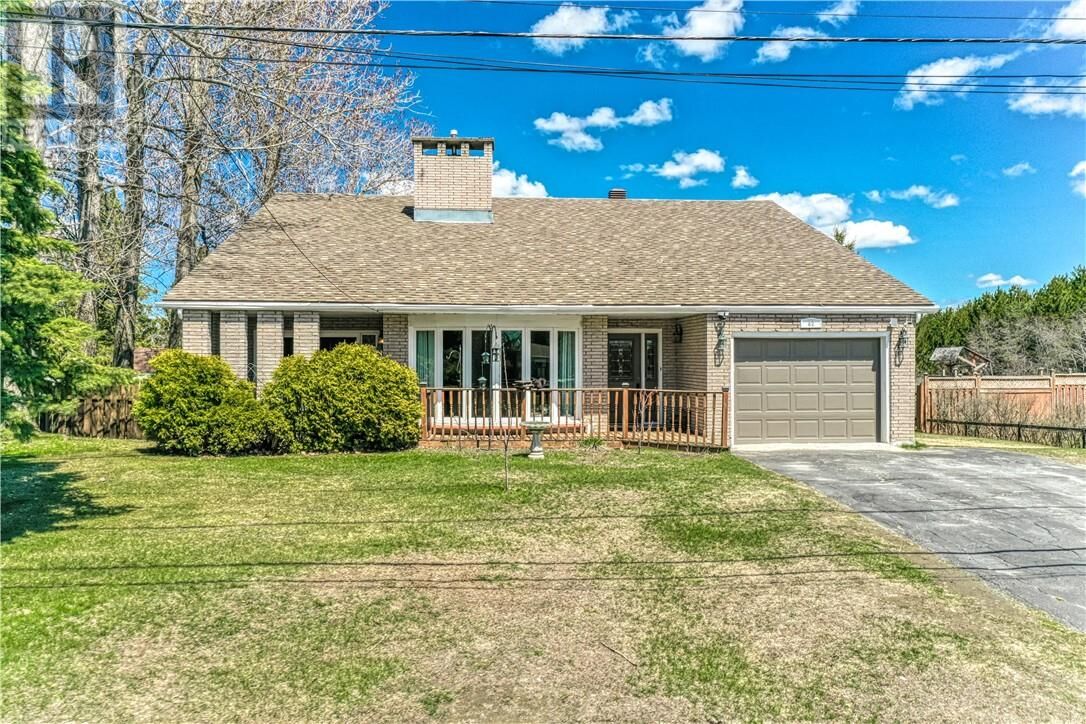 Property Photo:  42 Oscar Street  ON P3P 1X6 