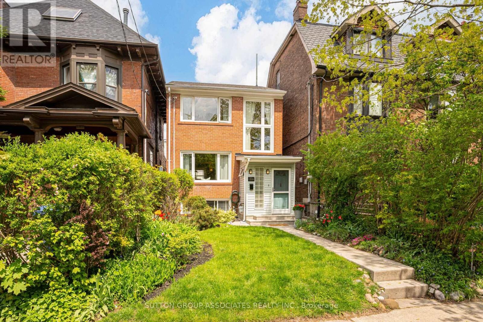Property Photo: 32A Vermont Avenue ON M6G 1X7