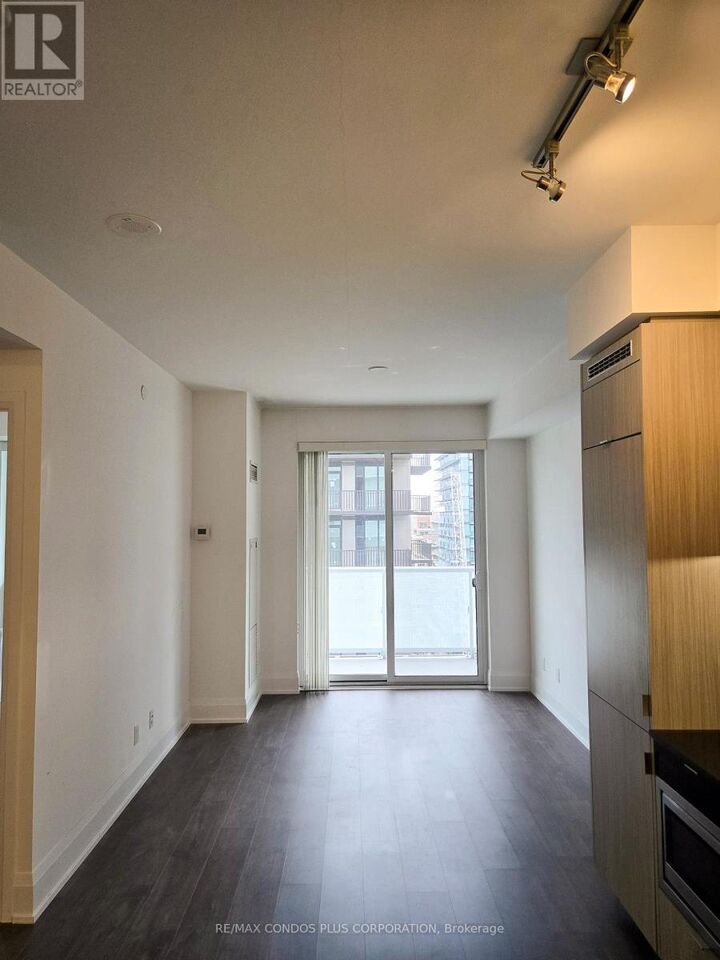 Property Photo:  101 Erskine Avenue 1705  ON M4P 1Y5 