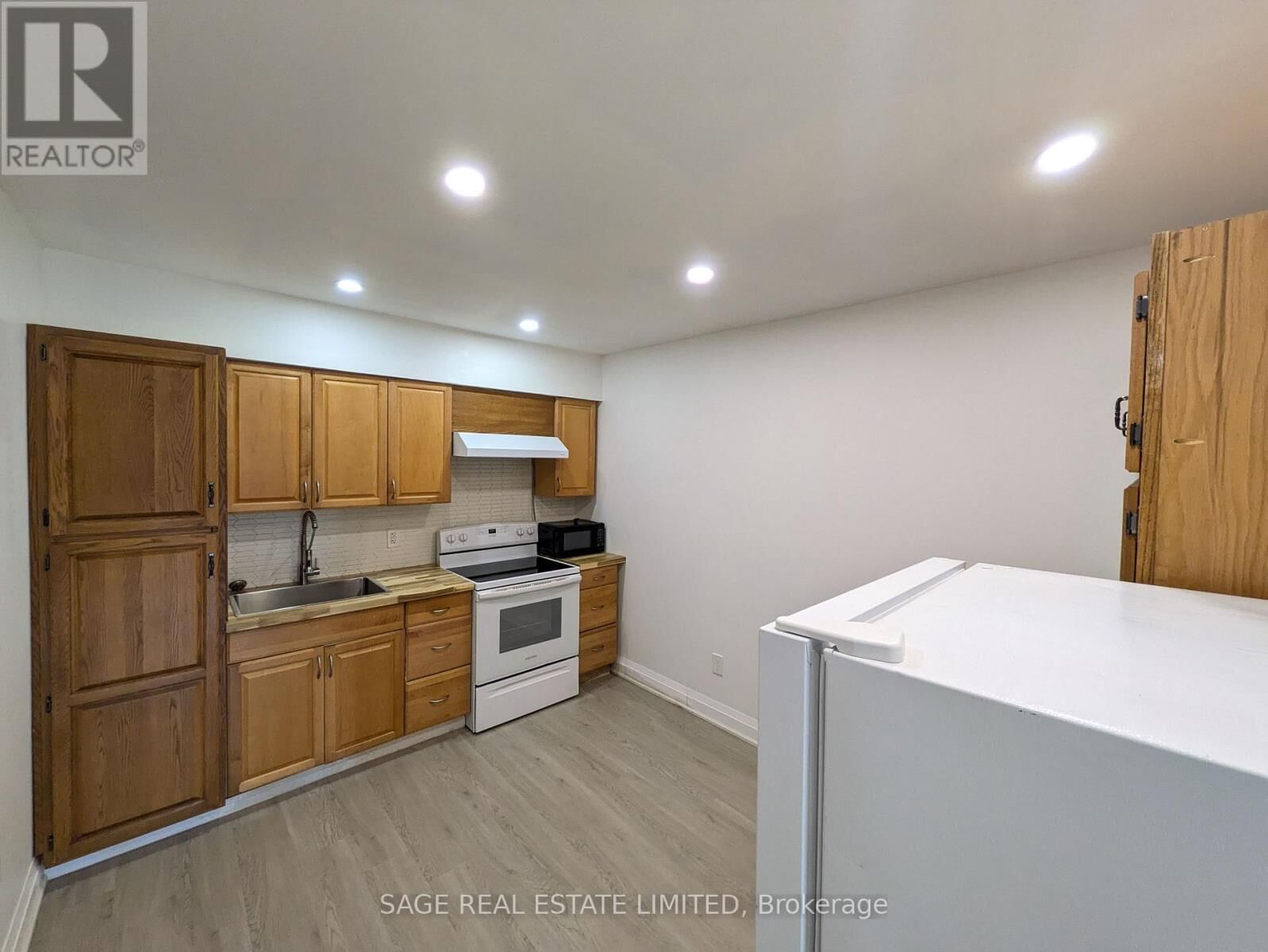 Property Photo:  1865 Davenport Road 2  ON M6N 1B9 
