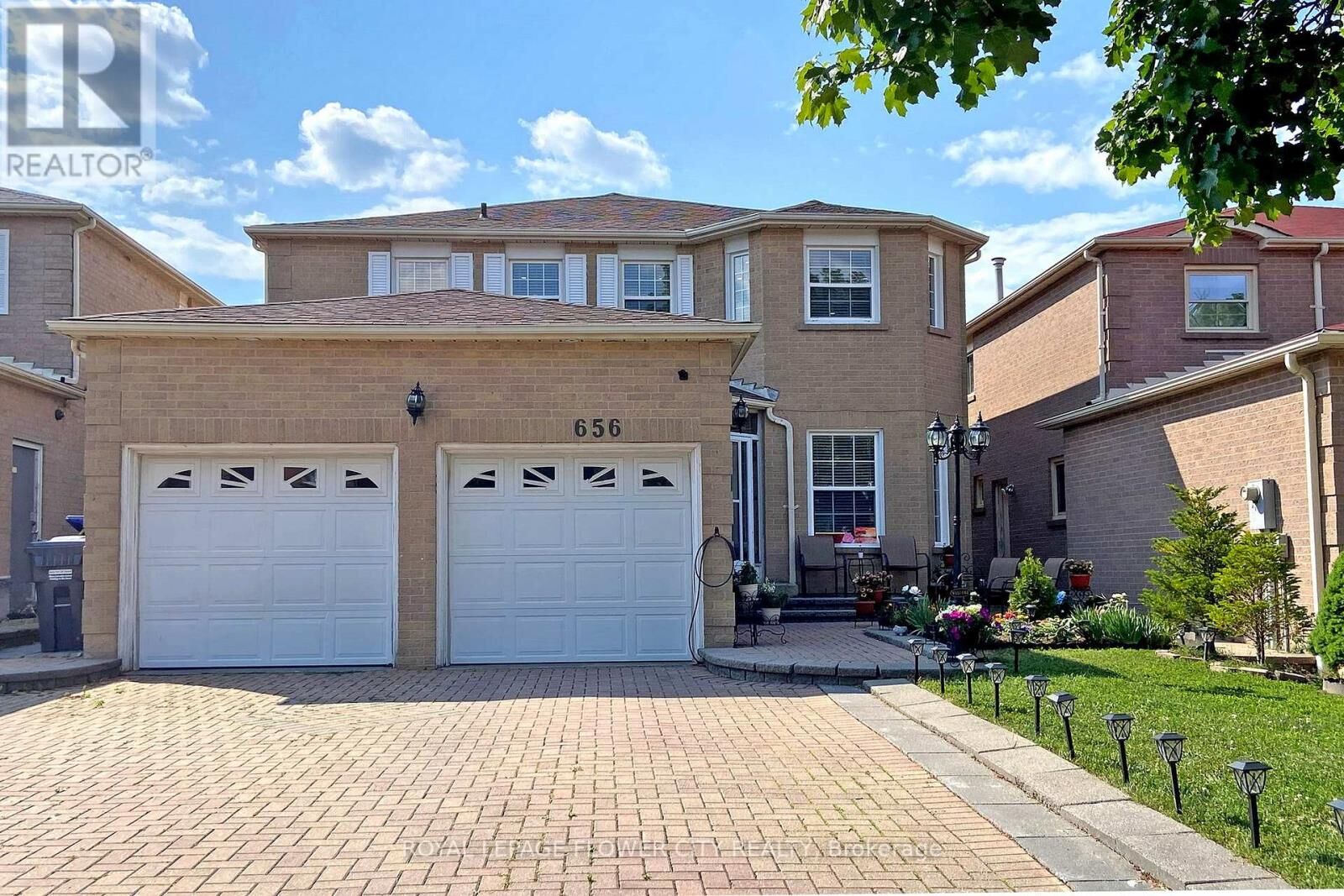 Property Photo:  656 Esprit Crescent  ON L5R 3B9 