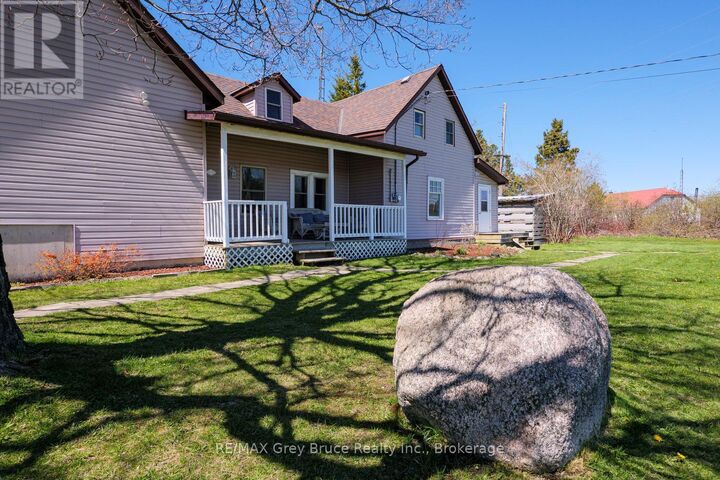Property Photo: 206 Lindsay Road 30 ON N0H 1Z0