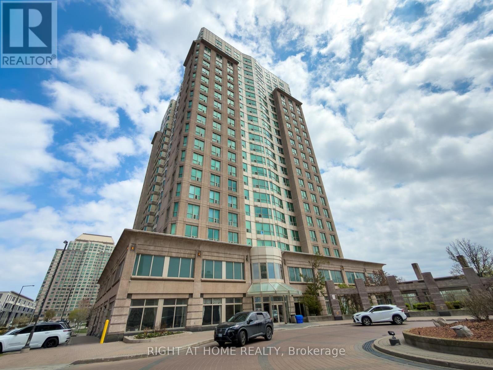 Property Photo:  8 Lee Centre Drive 1008  ON M1H 3H8 