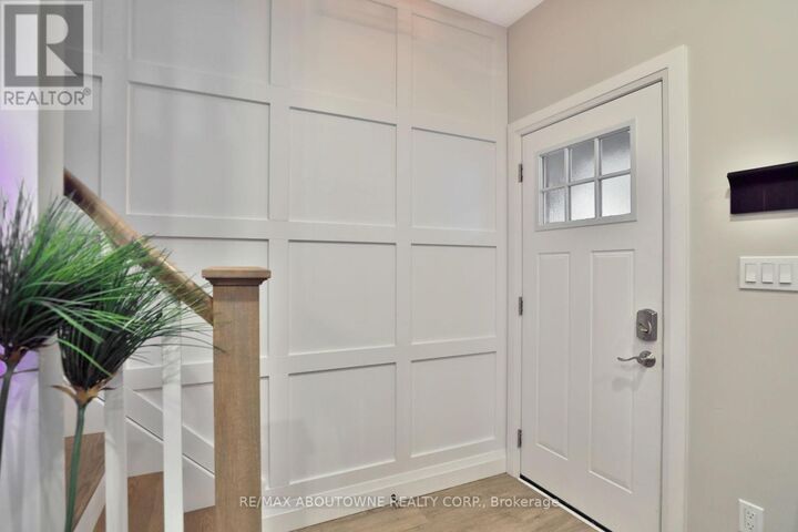 Property Photo:  31-33 Hawthorne Avenue  ON L8P 4P7 