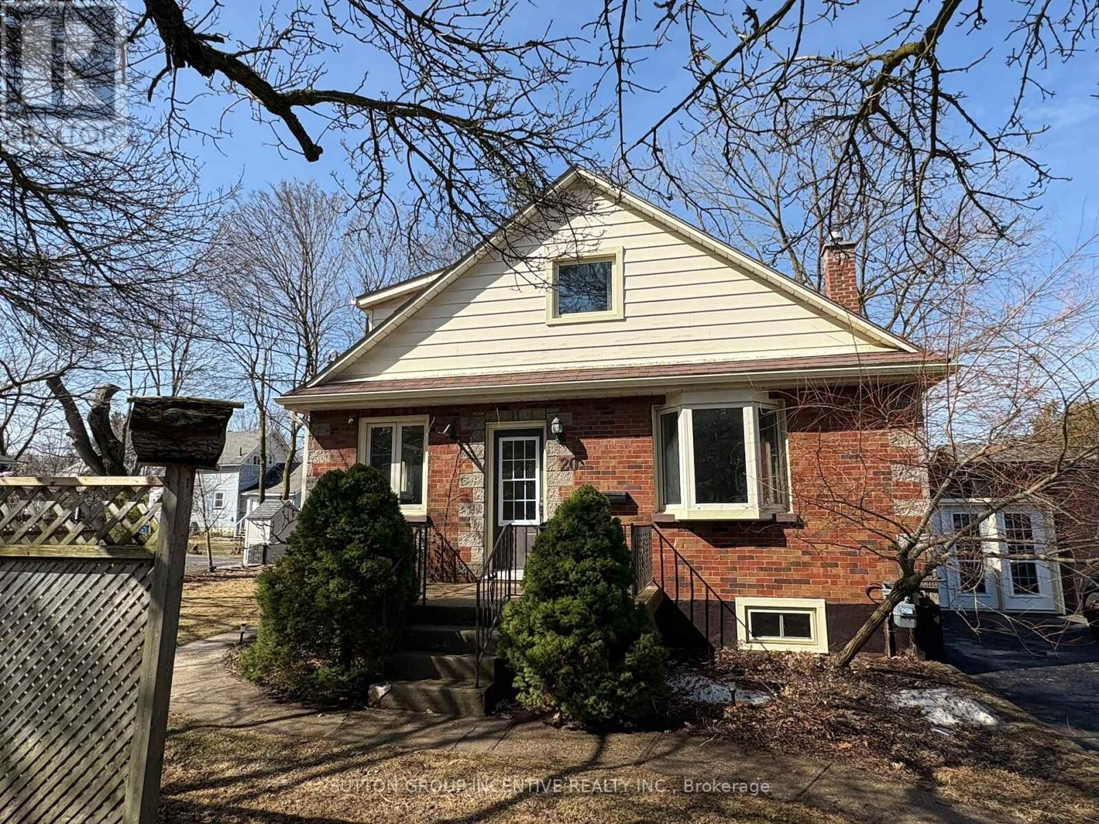 Property Photo: 20 Bayview Drive Main ON L4N 3N5