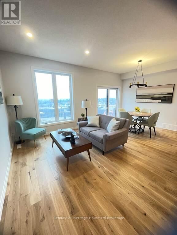 Photo de la propriété:  321 Kading Crescent  ON N4S 0G6 