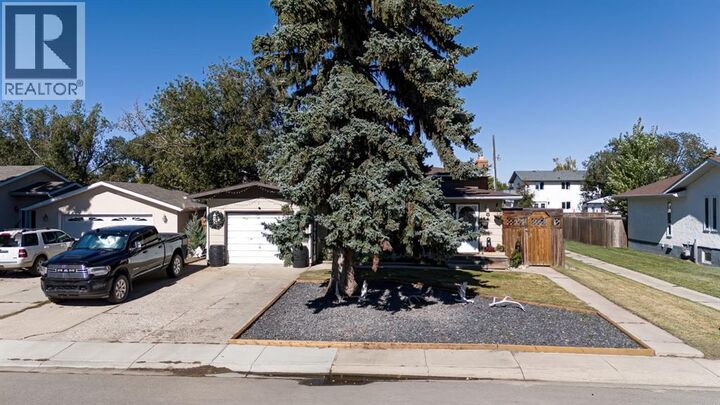 Property Photo: 664 49 Avenue West AB T0L 0T0