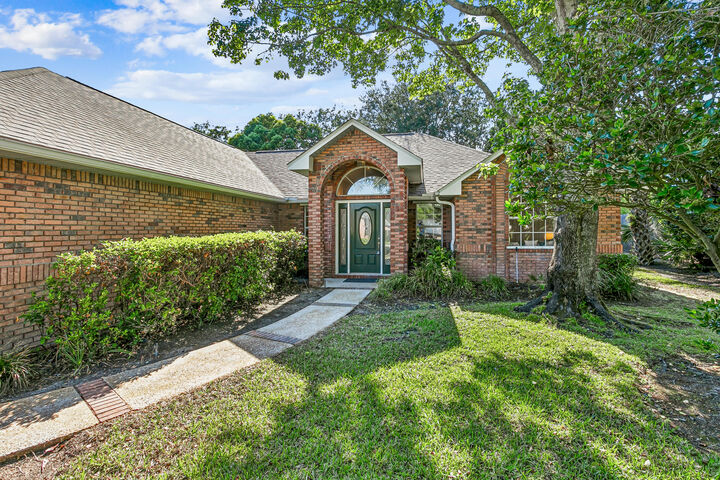 Property Photo: 157 Kel-Wen Circle FL 32541