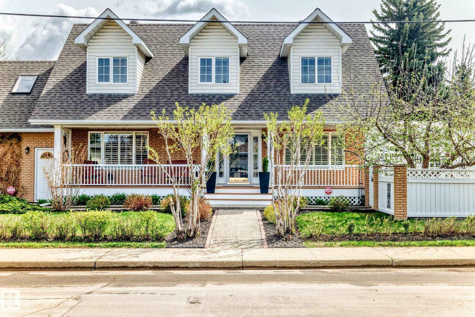 Property Photo:  11115 44 Street NW  AB T5W 0W1 
