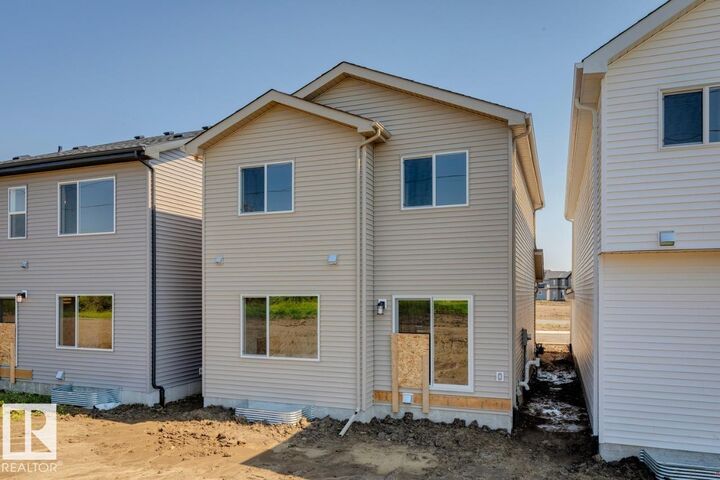 Property Photo: 17324 5th Street NW AB T5Y 4K7